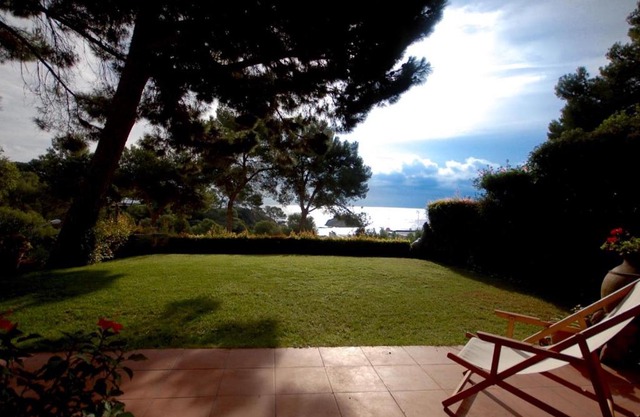 LETS HOLIDAYS Lovely garden house in mar menuda