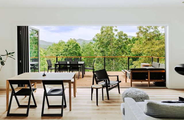 Letting Geaux: 4-bedroom, 3-bath retreat for 8 with a private hot tub, game room & mountain views