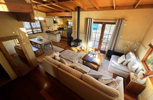 Leura Lodge - walking distance to mall, quiet & central
