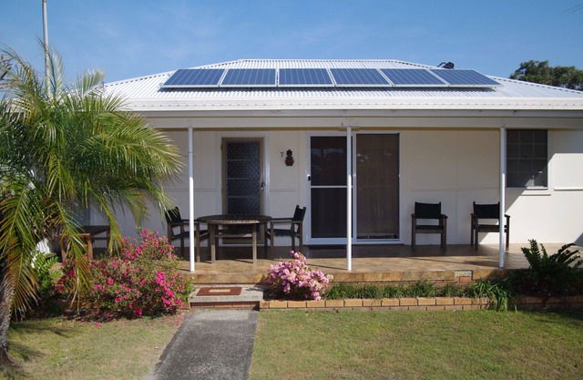 Level Cottage Close To Everything!