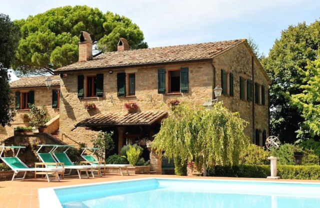 Levigne Villa- Luxurious Hilltop Estate with Pool and Tennis Court
