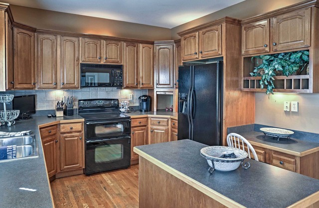 Lexington House w/Spacious Deck & Fireplace!