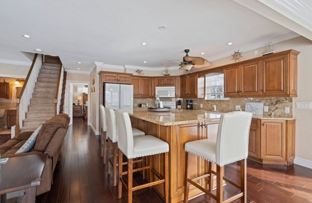 Lexington Retreat Sleeps 8 - View of Lake Huron!