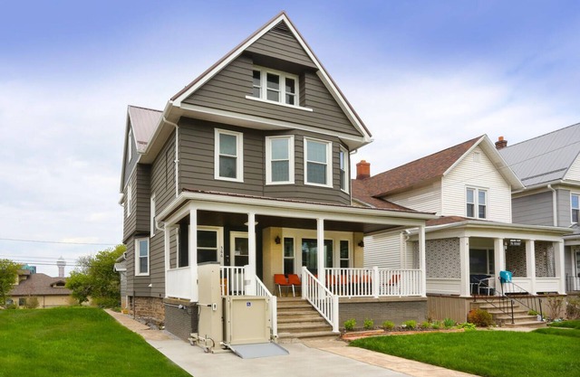 LG Spacious 6-bedroom house, wheelchair accessible, walk to the falls and casino