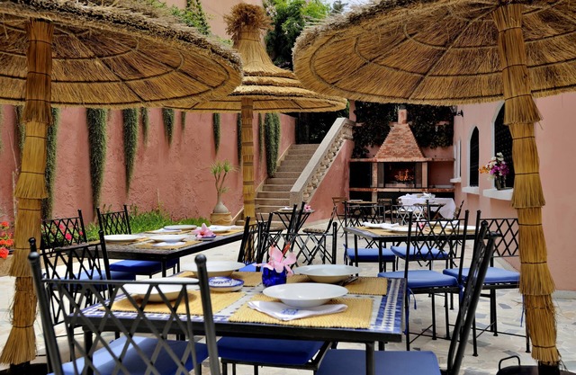 Lhostel