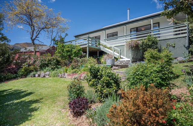 Libeau Lane Views - Akaroa Holiday Home