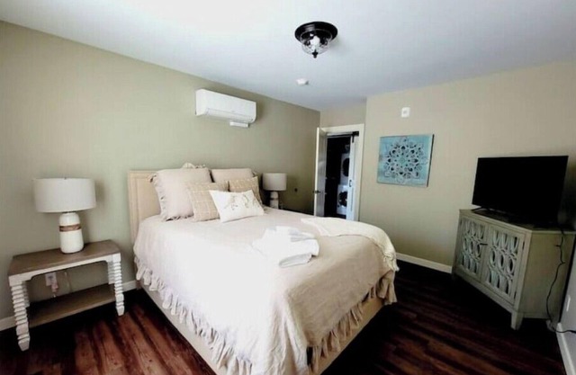 Liberty Bay Loft, Water views!n