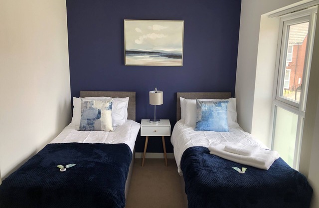 Liberty House - Central Location - Double Parking area - Sleeps 7