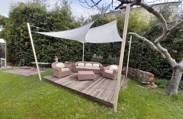 Liberty villa with private garden and parking. Close to the sea and the lake