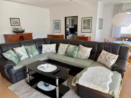 Lichtdurchflutete große Wohnung