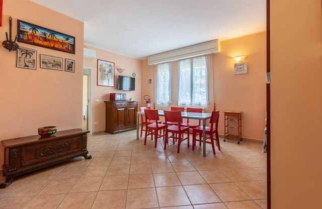 Lido Degli Estensi Flat con Balcone e Parcheggio!