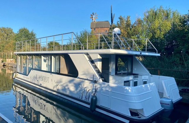 Lieblingsplatz Parey - schwimmendes Hausboot