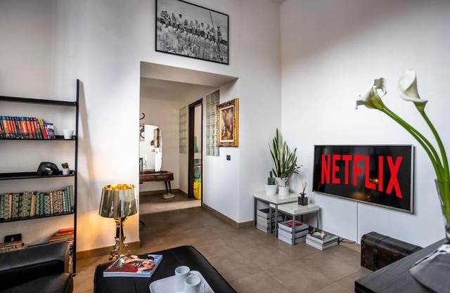 Life is Beautiful Design LOFT Navigli Romolo, SmartTV, WiFi, AC and street parking