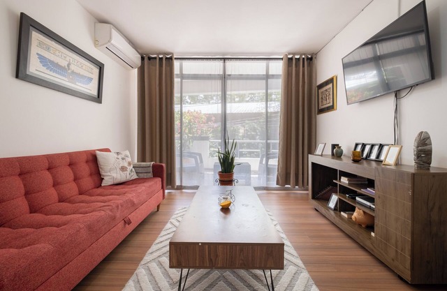 Light, airy one bedroom w/balcony, walk to it all