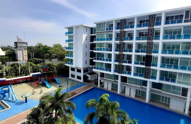 Light, airy, pool views 2 bed 2 bath, free wifi, elect