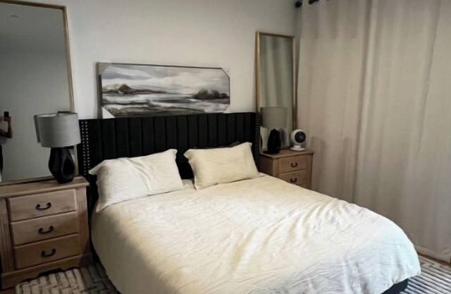 Light and Bright, 1 bedroom, 1 bath apartment.n
