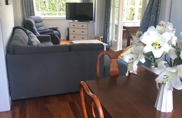 Light and Clean Family Friendly Three Bedroom Bach