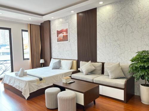 Light filled Apartment-City view
