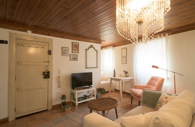 Light Filled Apartment near Chiado, By TimeCooler