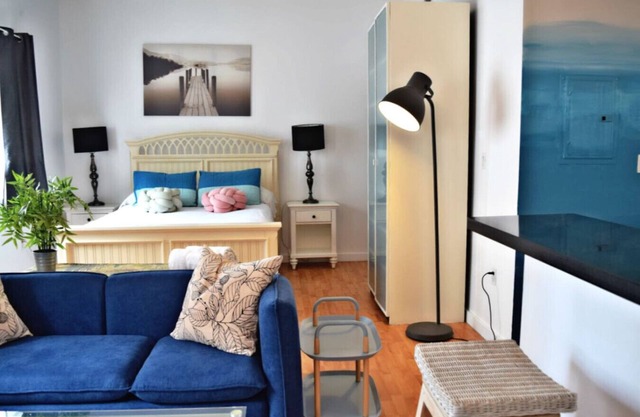 Light-Filled Apt| Steps to Beach Convention Center