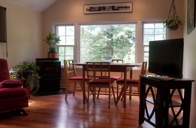 Light filled, beautiful Coach house, downtown Wolfville, Nova Scotia