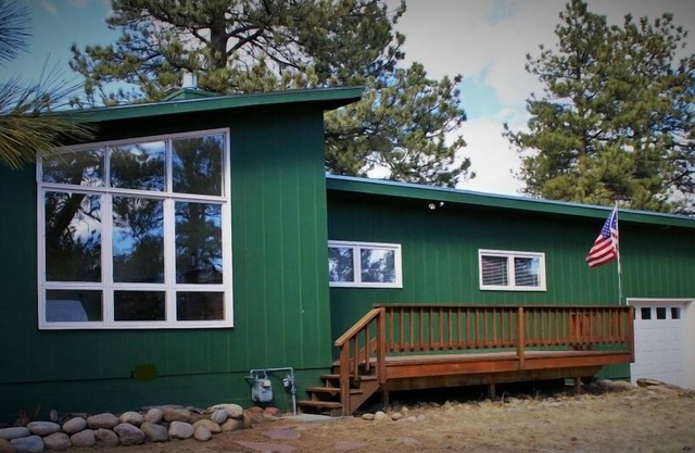 Light-Filled Cabin, Steps Away from Rocky Mtn Natl Park Entrance *Year Round*