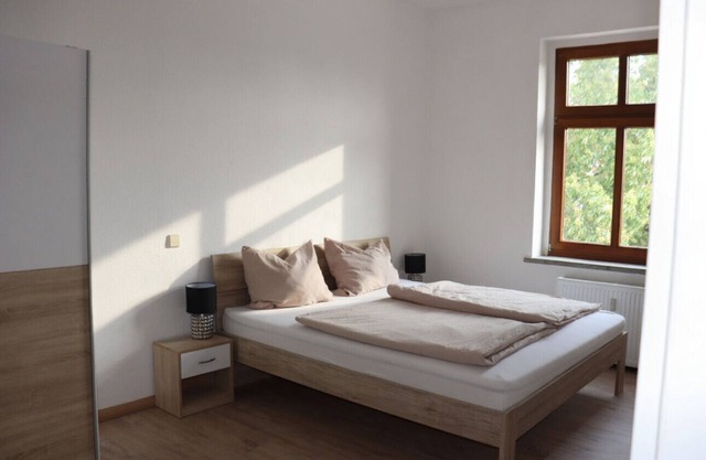 Light-Filled City Apartment with 2 Bedrooms in Historic Building – APOLONIAliving
