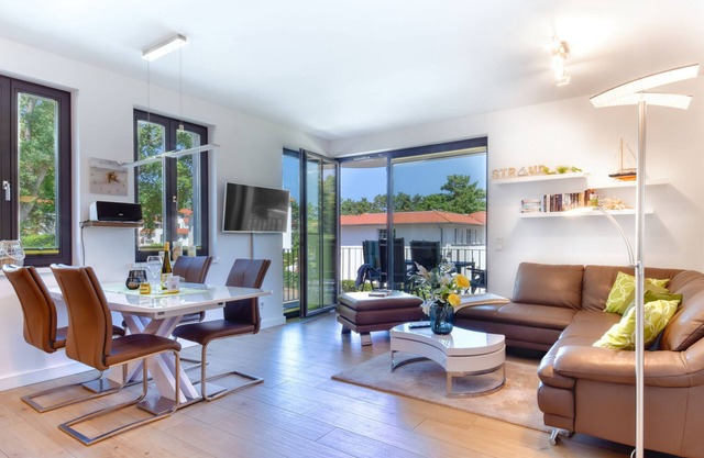Light-flooded vacation apartment 'Lachmöwe' in Baabe: sea view, comfort