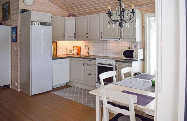 Light-flooded vacation home with spacious conservatory and great views of Lake Niss.