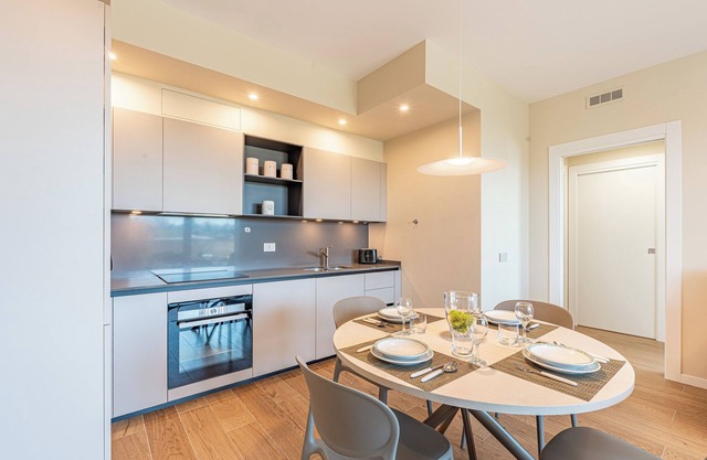 Light Garden-Luxury apartment with private parking