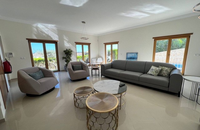 -Light House Luxury Villa