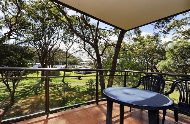 Light & spacious overlooking parkland