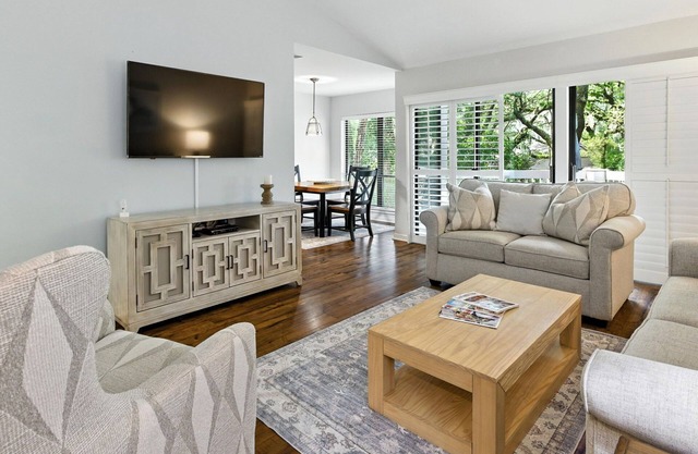 Lighthouse Tennis Villas - Walking Distance to Harbor Town/Shops at Sea Pines