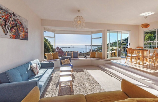 Lighthouse Vista - All-day Sun & Exceptional Sea Views!