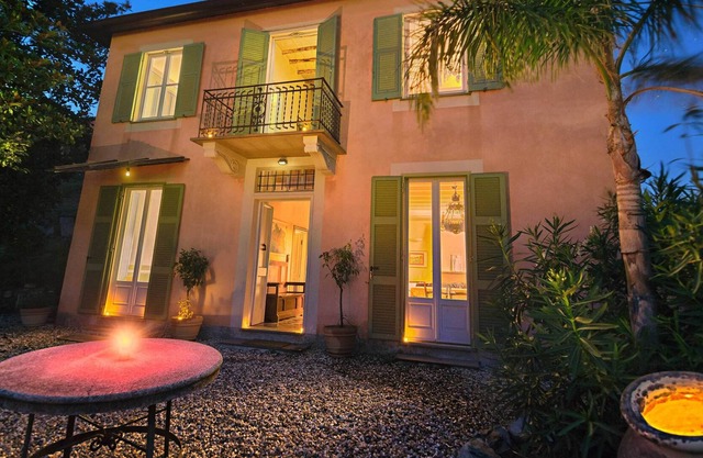 Ligurian country villa with views over mountains and sea