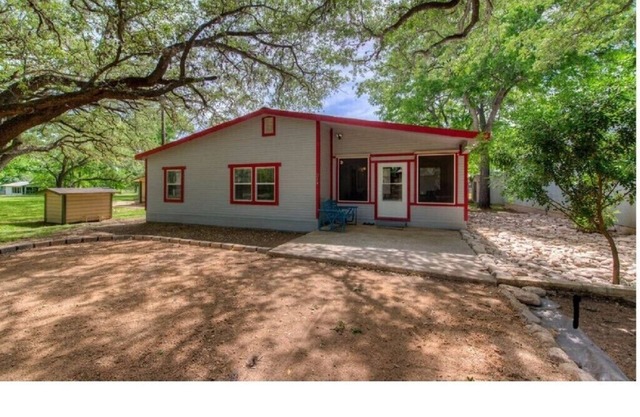 Lil Granny's Lake House - 750 square feet home in a quiet subdivision on Lake LBJ