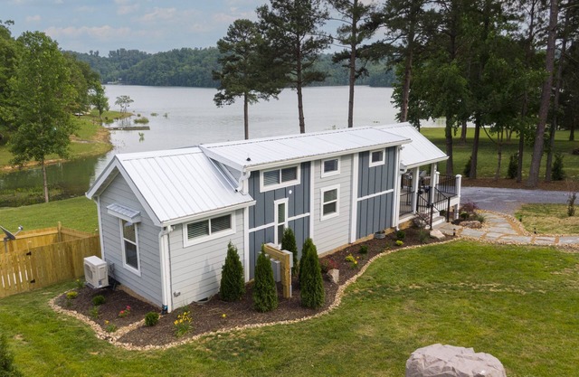 Lil Lake House! Modern Tiny Home!