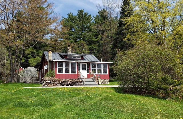 Lil' Red Cabin in the heart of the White Mountains