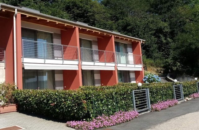 "Lilla" apartment in villa with lake view, parking and private beach