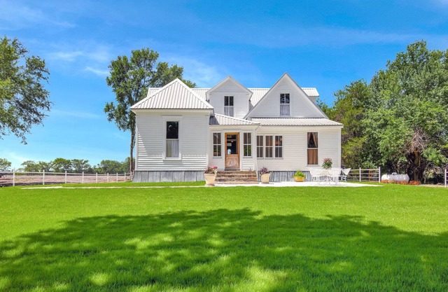 Lilliflora Farmhouse
