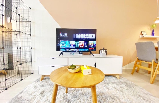 Lily and Loft - Queensville @ Kuala Lumpur - Netflix