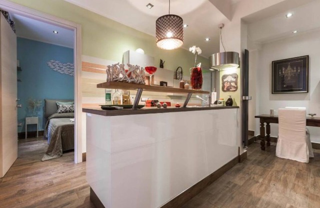 LILY'S: TERRACE, NEAR DOWTOWN AND HARBOR, FREE PARK