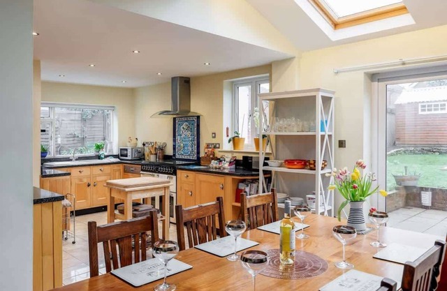 Lime Tree House - Short Drive to Sandbanks Beach