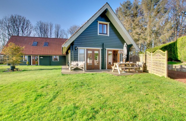 LIME TREE LODGE, family friendly, with a garden in Swarland