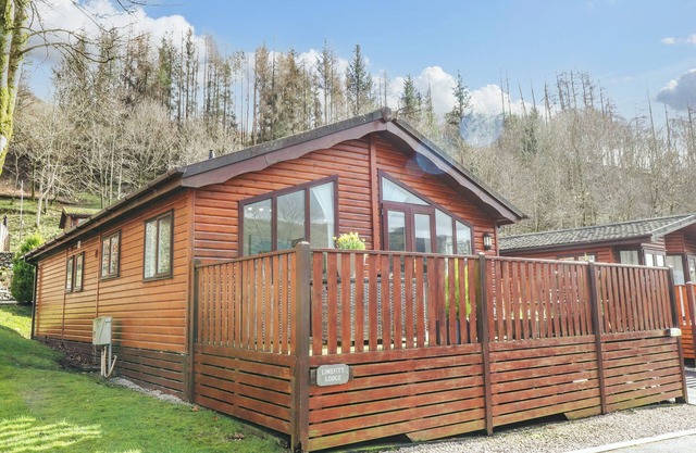 LIMEFITT LODGE, pet friendly, luxury holiday cottage in Windermere