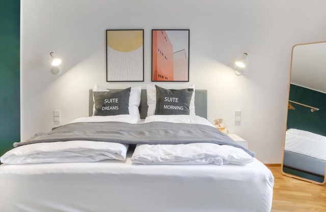 limehome Leipzig | Suite XL + balcony & sofa bed