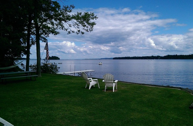 Limited 2024 Rentals: Private beach, dock & clean bay!