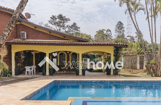 Linda Casa com Piscina em Jacareí