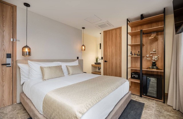 LIN Hotel Standar suite with AC near Provence