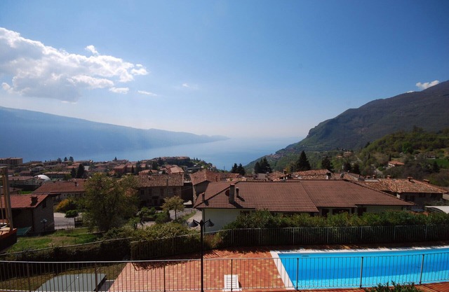Lince - Theater Home, with pool and lake view